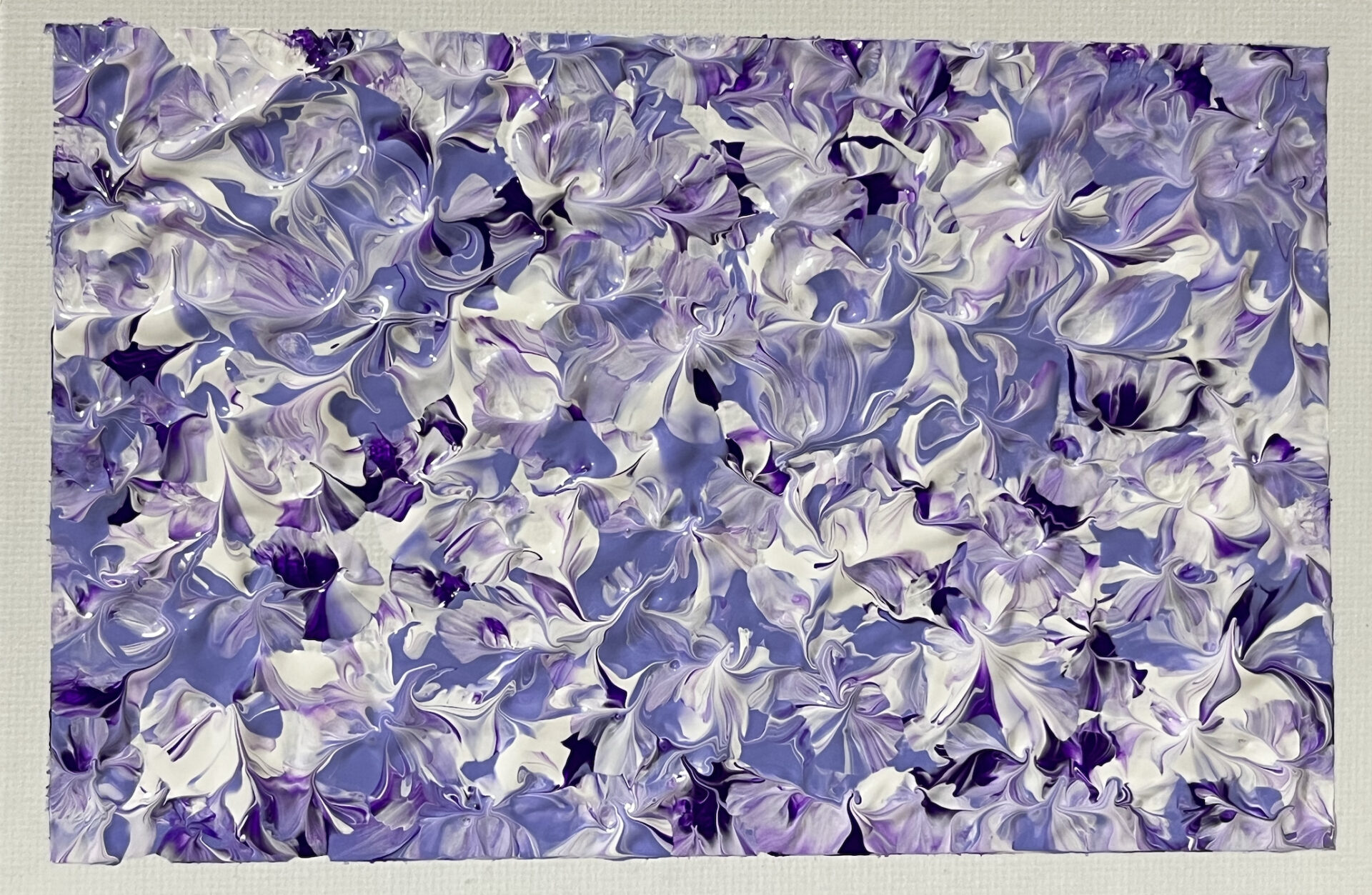 紫と白の絵具が幾重にも重なるアクリル原画 Violet Reverie (195)